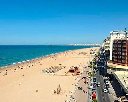 Amplio Junto A La Playa Victoria