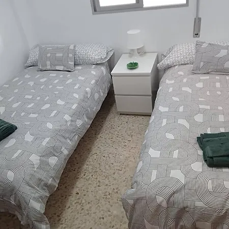 Apartamento Amplio Junto A La Playa Victoria Cádis