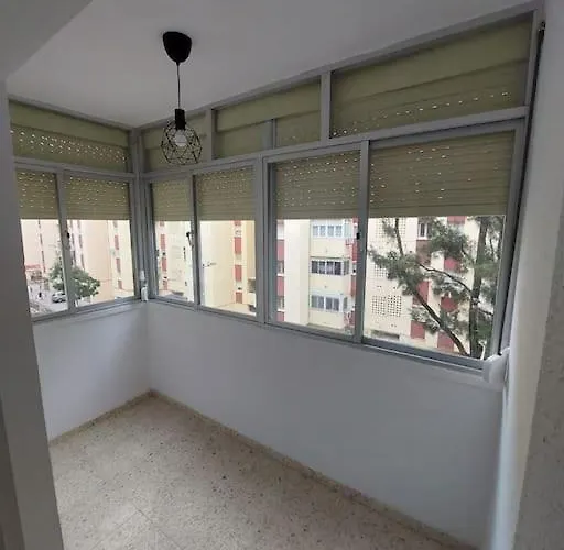 Amplio Junto A La Playa Victoria Apartment *