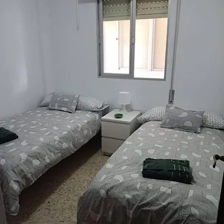 Amplio Junto A La Playa Victoria Cádiz