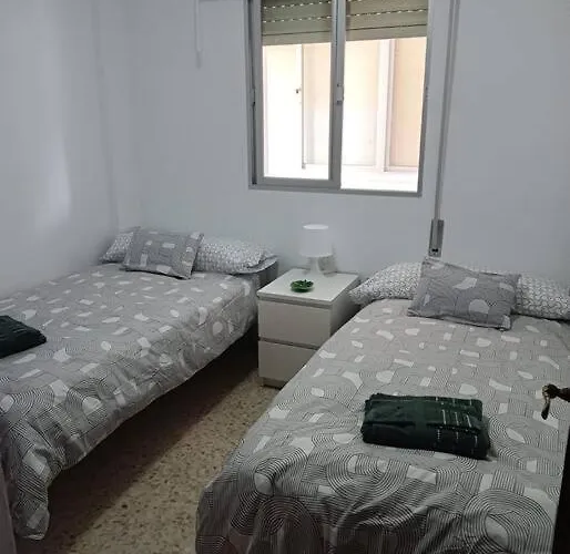 Amplio Junto A La Playa Victoria Cádiz